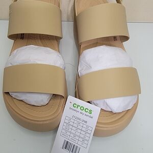 Crocs Brooklyn Sky Sandal in Tan